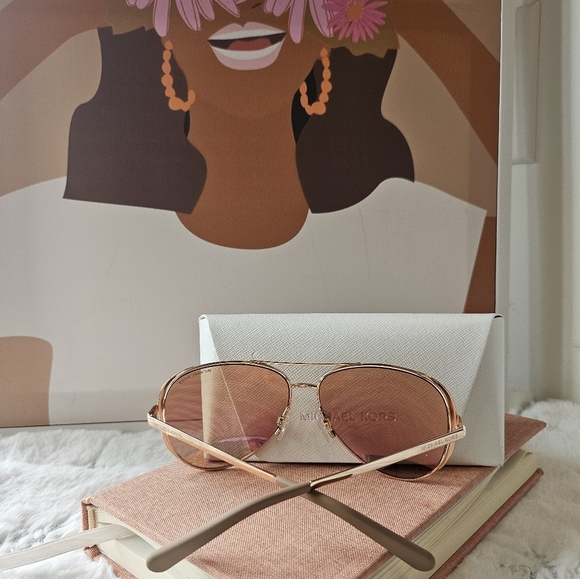 Michael Kors - Picture 3 of 5